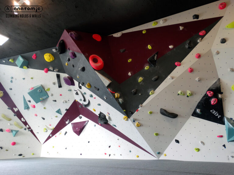 Bouldering wall – hidden panel joints, clean assembly