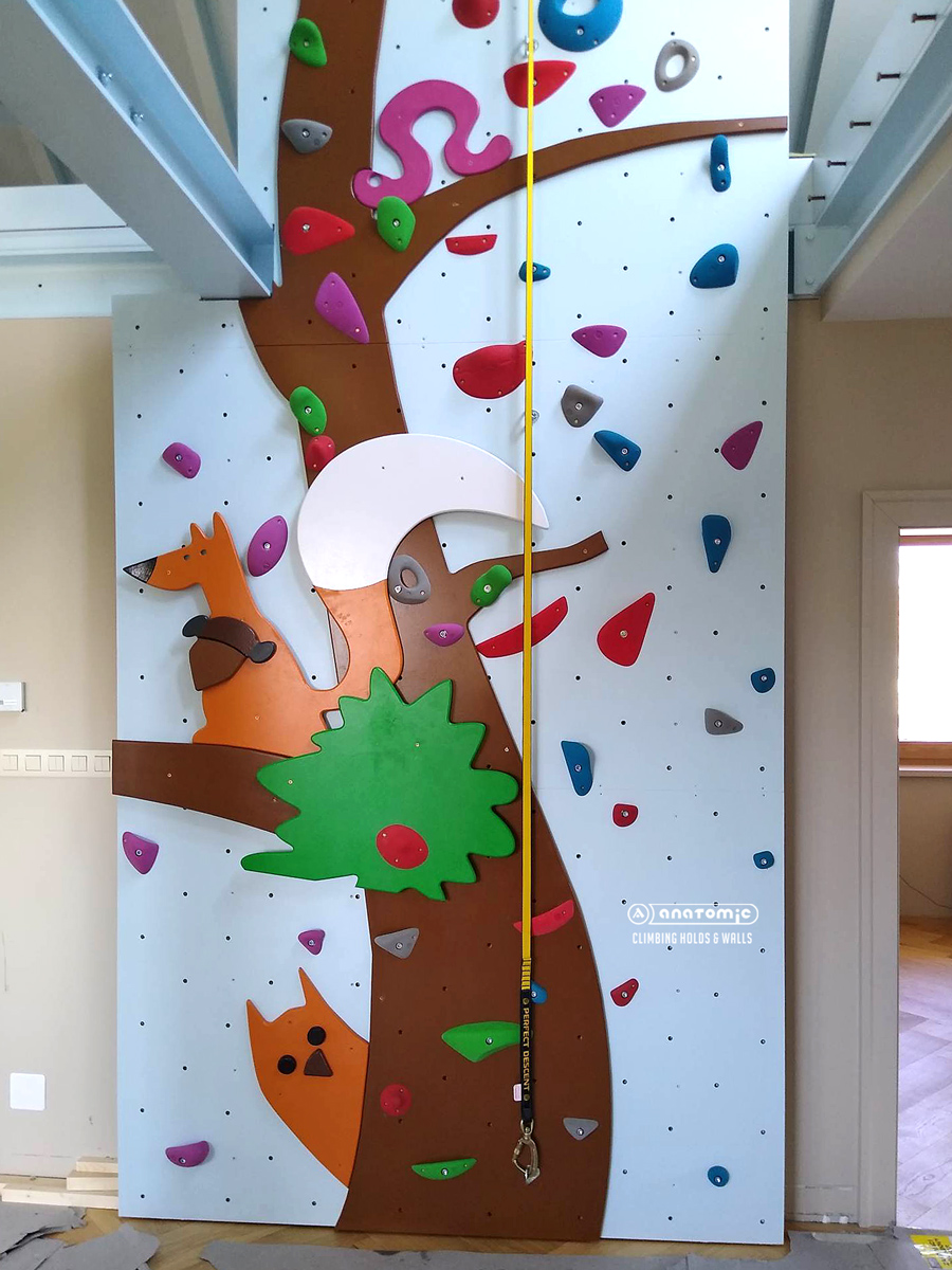 Fun Wall in a family home | anatomic.sk